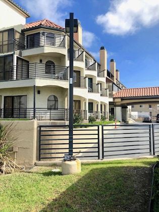 Gallery - Huntington Surf Inn