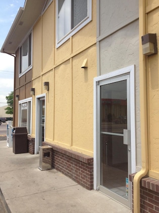 Gallery - Super 8 By Wyndham Denver Central