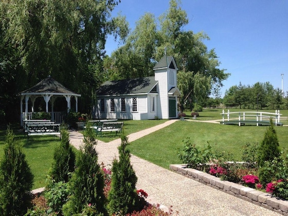 Gallery - Peninsula Inn Niagara Falls