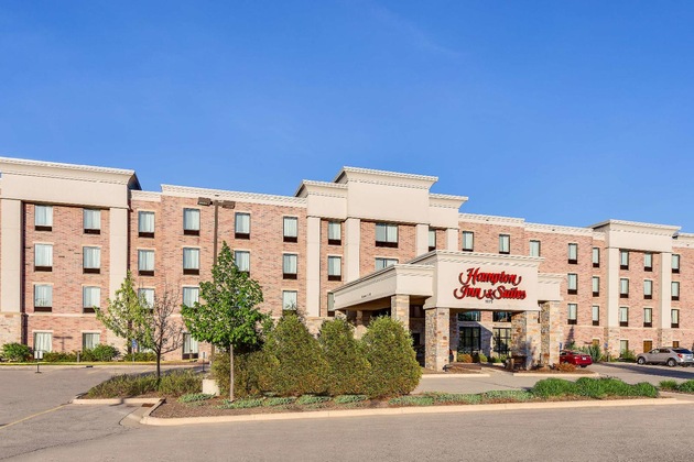 Gallery - Hampton Inn & Suites West Bend