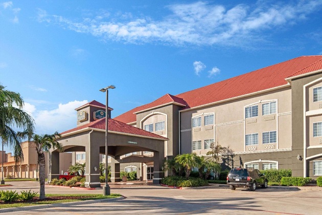 Gallery - La Quinta Inn & Suites By Wyndham Mercedes