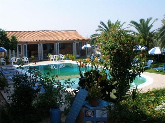 Gallery - Elena Pool Apartments