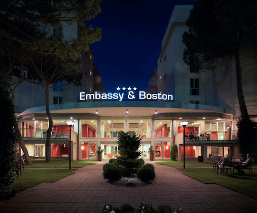 Gallery - Hotel Embassy & Boston