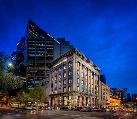 Gallery - Batman’S Hill On Collins