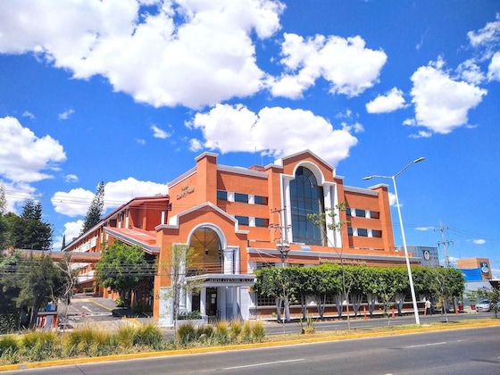 Gallery - Country Plaza Hotel