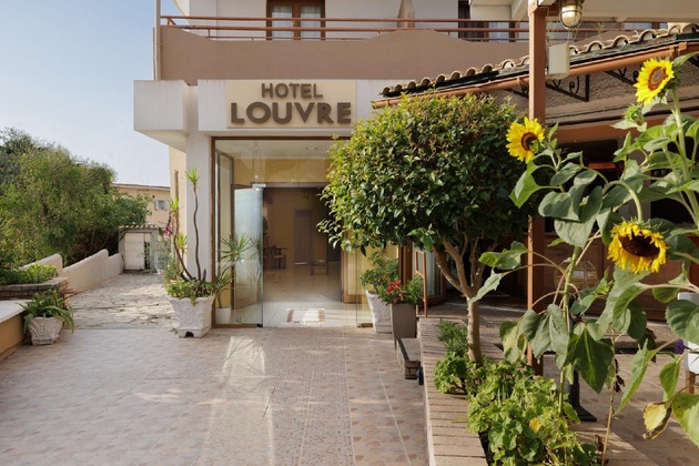 Gallery - Louvre Hotel