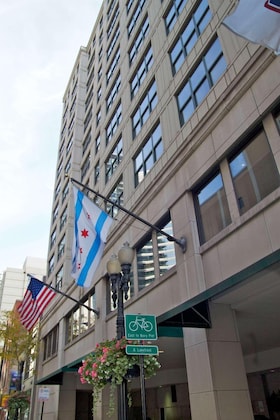 Gallery - Hampton Inn & Suites Chicago-Downtown