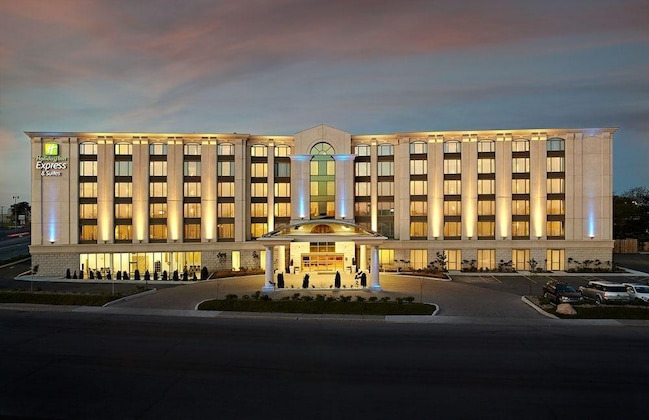 Gallery - Holiday Inn & Suites Montreal Airport By Ihg