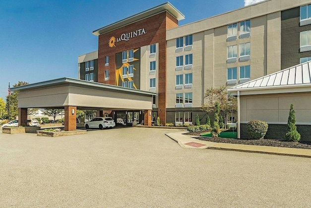 Gallery - La Quinta Inn Suites Cleveland Airport West