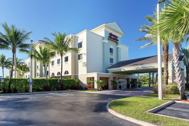 Gallery - Hampton Inn & Suites Wellington