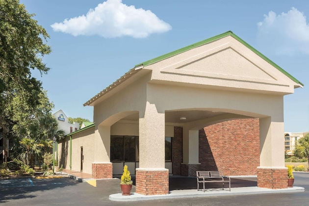Gallery - Days Inn By Wyndham Mt Pleasant-Charleston-Patriots Point