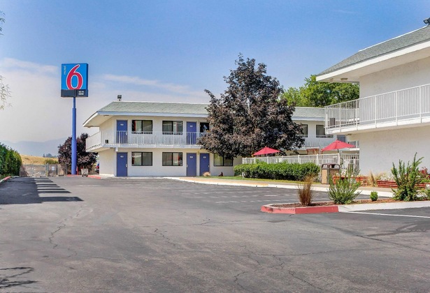 Gallery - Motel 6 Medford South