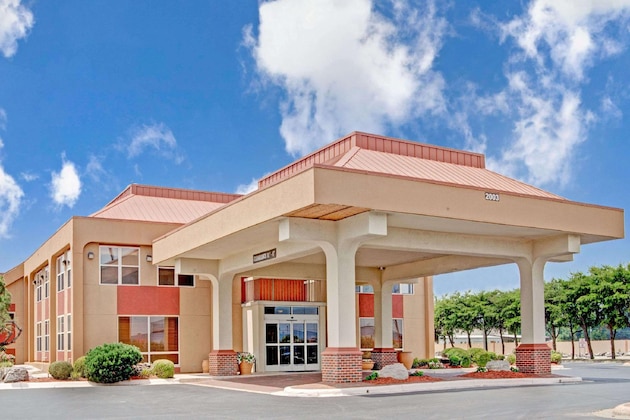 Gallery - Ramada By Wyndham West Memphis