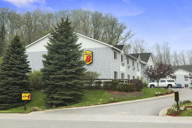 Gallery - Super 8 By Wyndham Manistee