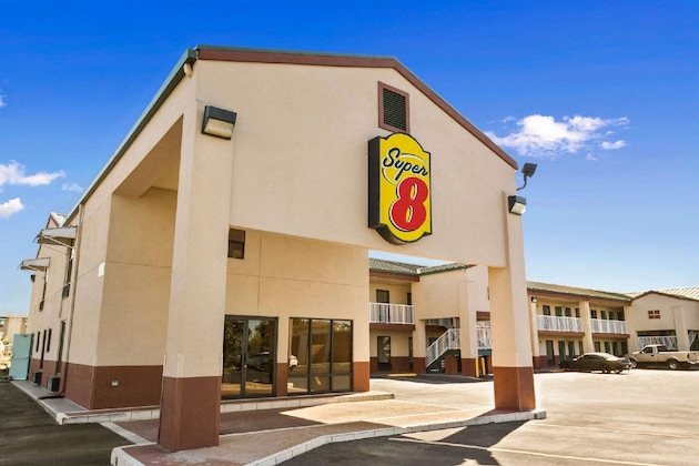 Gallery - Super 8 By Wyndham Hattiesburg North