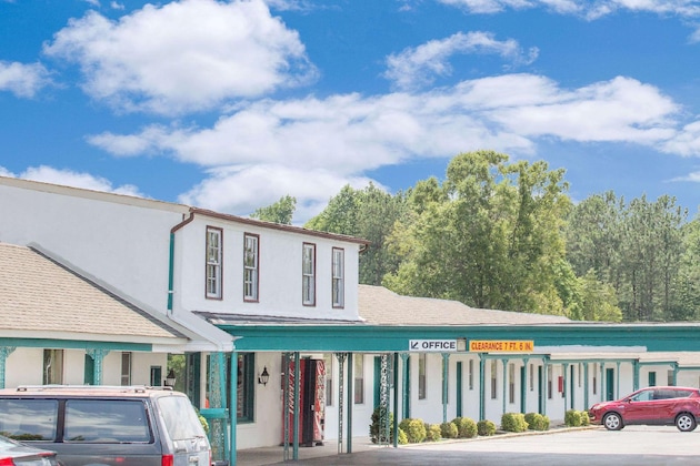 Gallery - Knights Inn Emporia