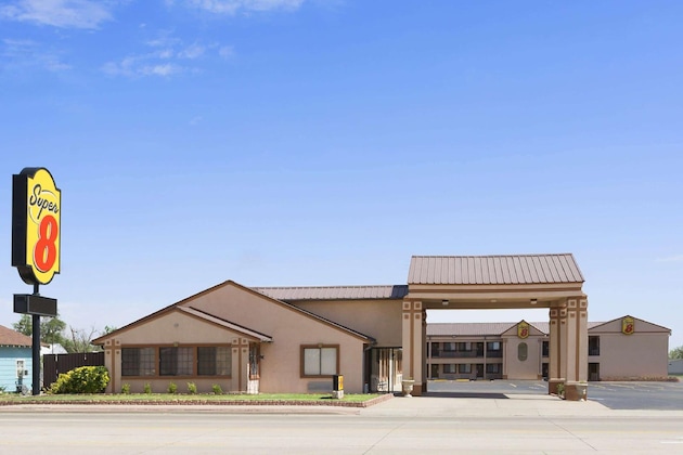 Gallery - Super 8 By Wyndham Childress