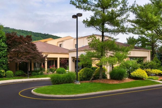 Gallery - Courtyard Mahwah