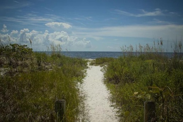 Gallery - Pelicans Roost Gulf Front Condos