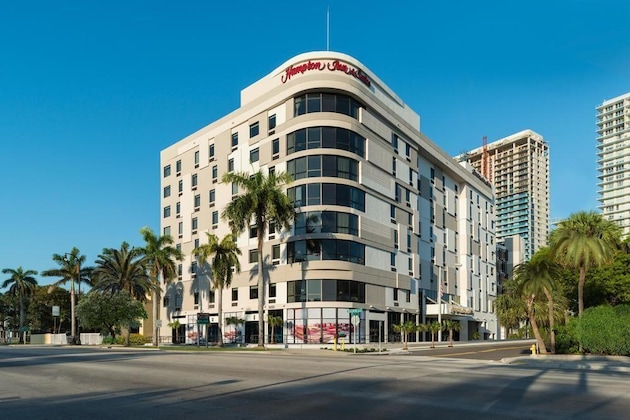 Gallery - Hampton Inn & Suites Miami Wynwood Design District