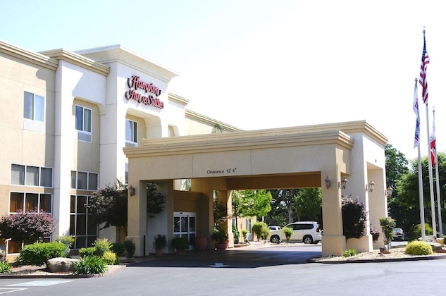 Gallery - Hampton Inn & Suites Red Bluff