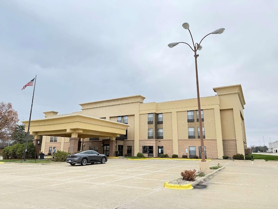 Gallery - Surestay By Best Western Forsyth Decatur
