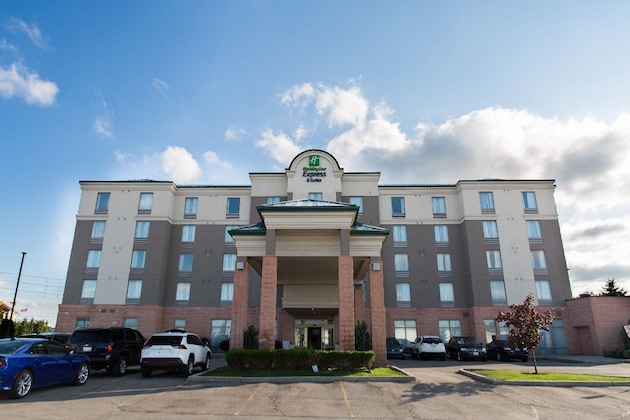 Gallery - Holiday Inn Express & Suites Brampton By Ihg