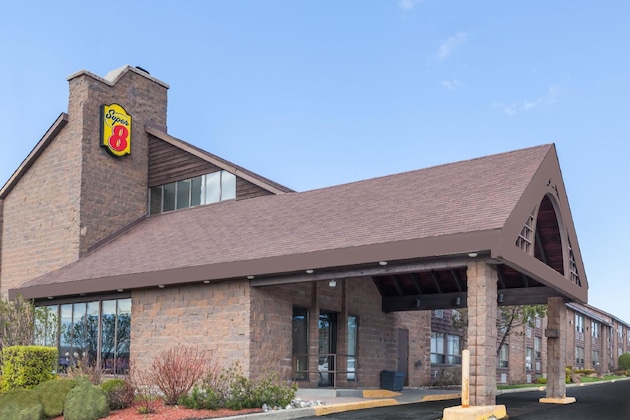 Gallery - Super 8 By Wyndham Sudbury On