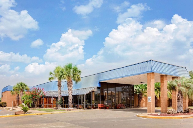 Gallery - Days Inn By Wyndham Bay City