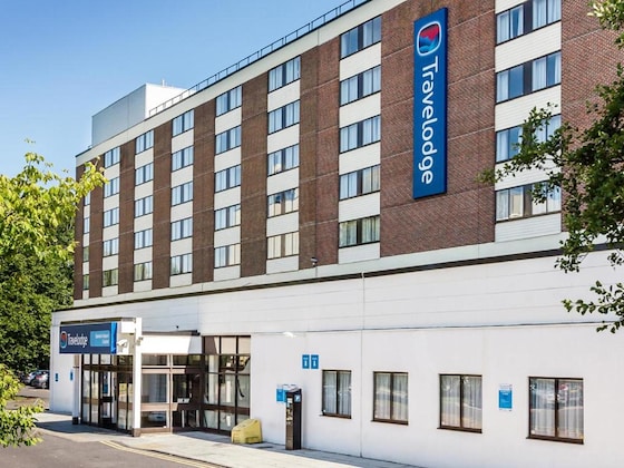 Gallery - Travelodge Gatwick Airport Central
