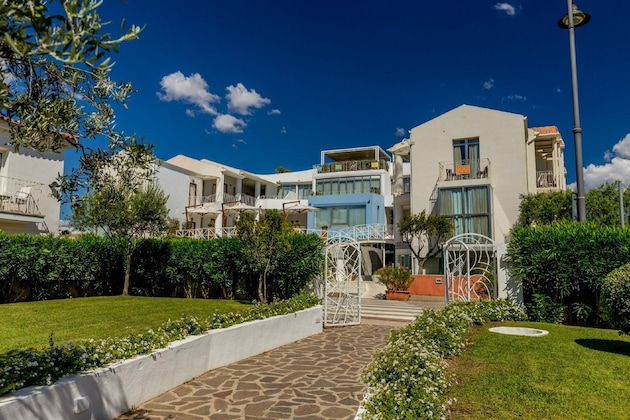 Gallery - The Pelican Beach Resort & Spa - Adults Only