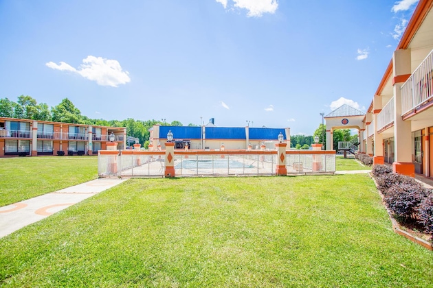 Gallery - Oyo Hotel Greensboro East I 40