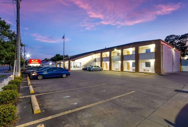 Gallery - Econo Lodge Little Creek