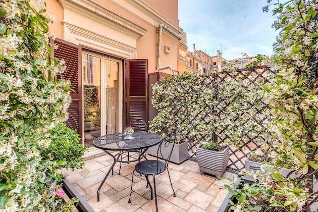 Gallery - Roman Terrace