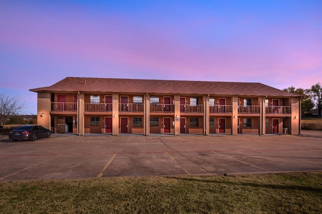 Gallery - Red Roof Inn & Suites Sulphur Springs