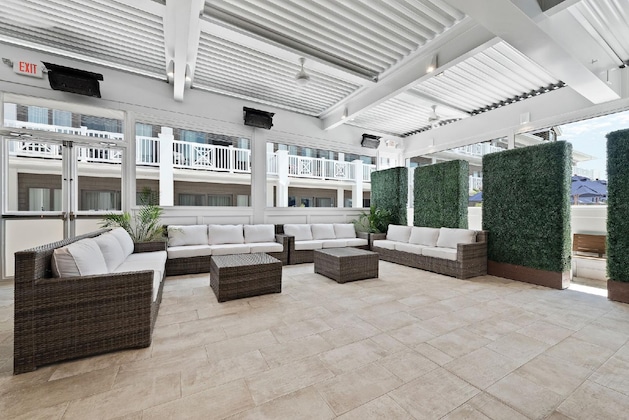 Gallery - Icona Avalon