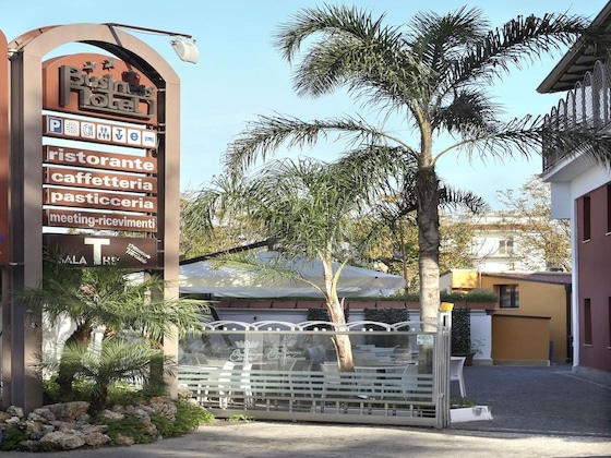 Gallery - Hotel Business