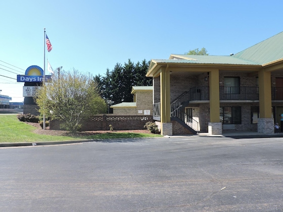 Gallery - Days Inn By Wyndham Conover-Hickory