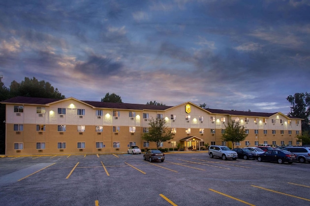Gallery - Super 8 By Wyndham Cromwell Middletown