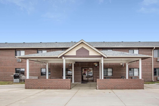 Gallery - Econo Lodge Inn & Suites Galena Area
