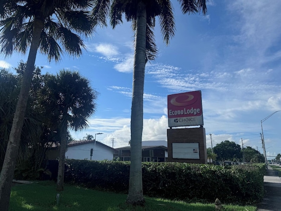 Gallery - Econo Lodge Inn & Suites Florida City