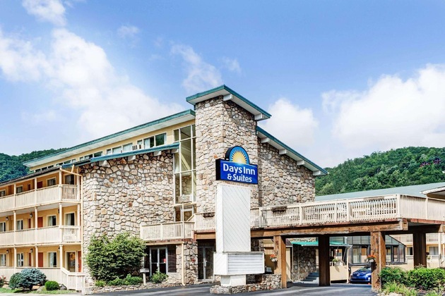 Gallery - Days Inn & Suites By Wyndham Downtown Gatlinburg Parkway