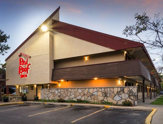 Gallery - Red Roof Inn Grand Rapids Airport