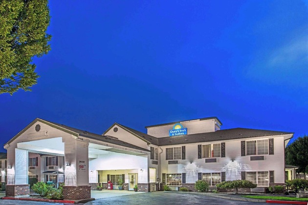 Gallery - Days Inn & Suites By Wyndham Gresham