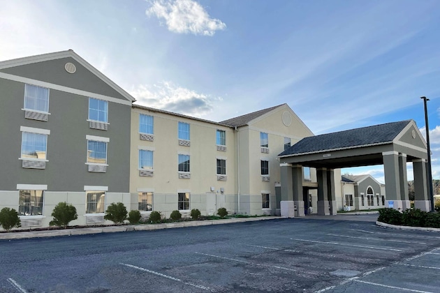 Gallery - Wingate By Wyndham Clearfield
