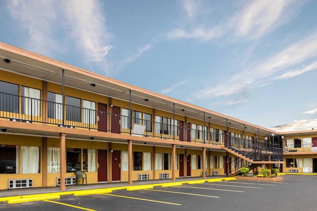 Gallery - Econo Lodge Inn Suites Downtown