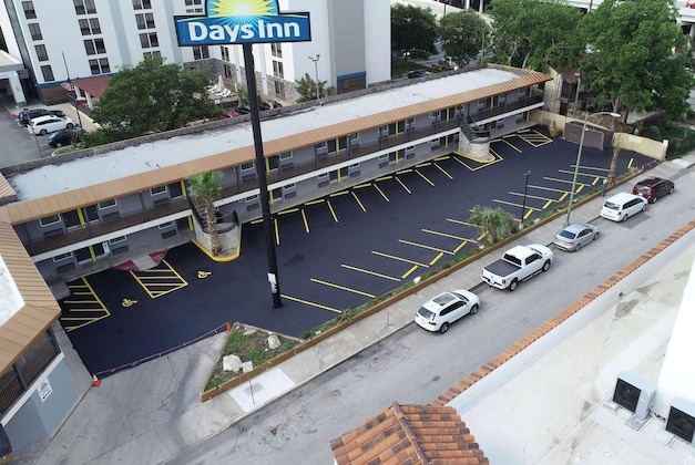 Gallery - Days Inn By Wyndham San Antonio Alamo Riverwalk