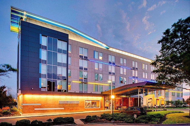 Gallery - Aloft Philadelphia Airport