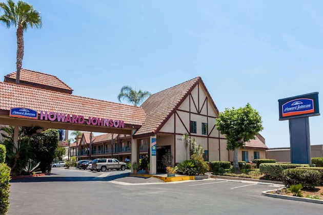 Gallery - Howard Johnson By Wyndham Norco