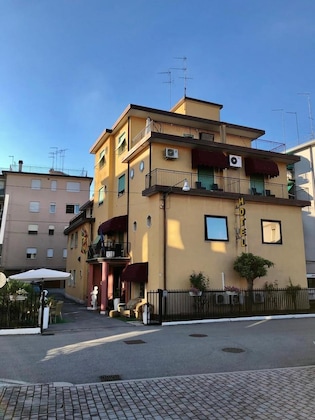 Gallery - Delle Rose